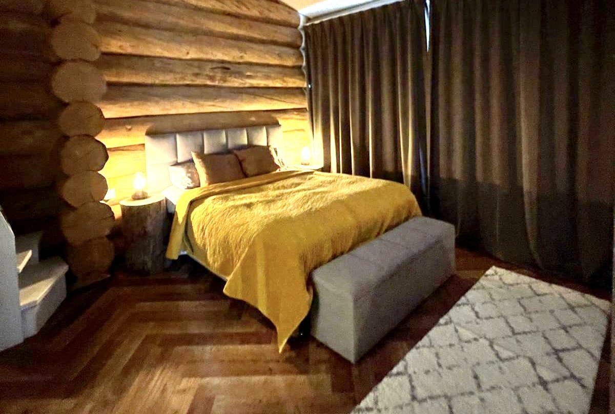 Luxury Log Villa — a bedroom