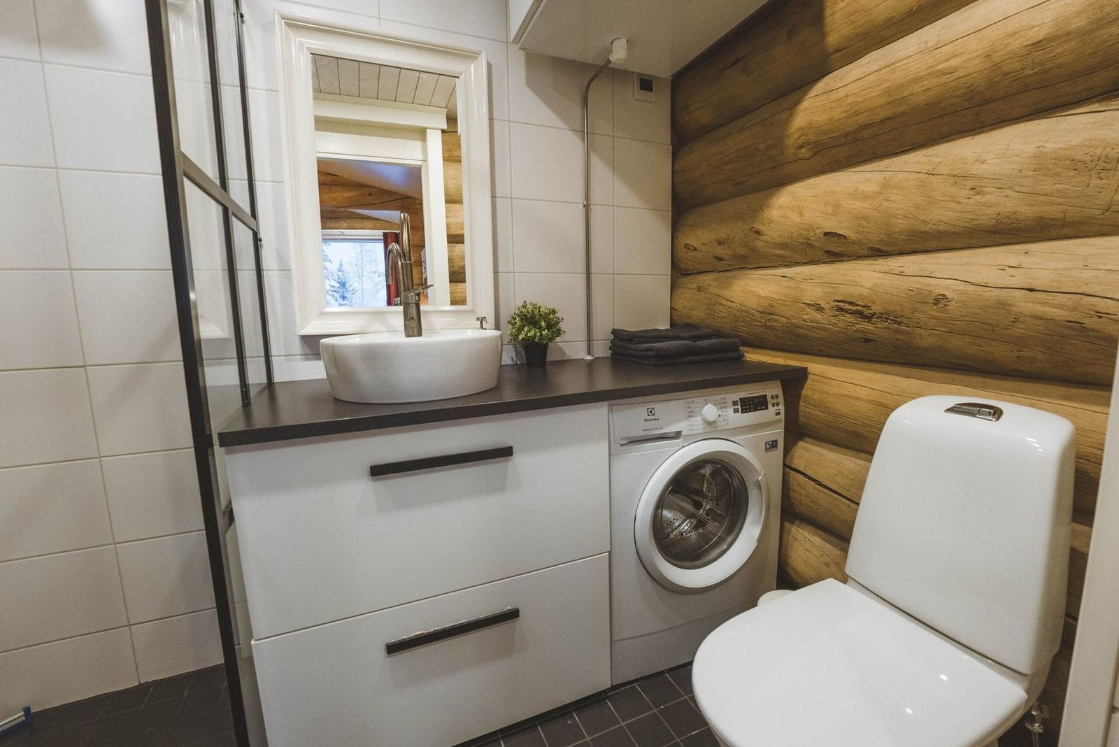 Washroom with laundry machine