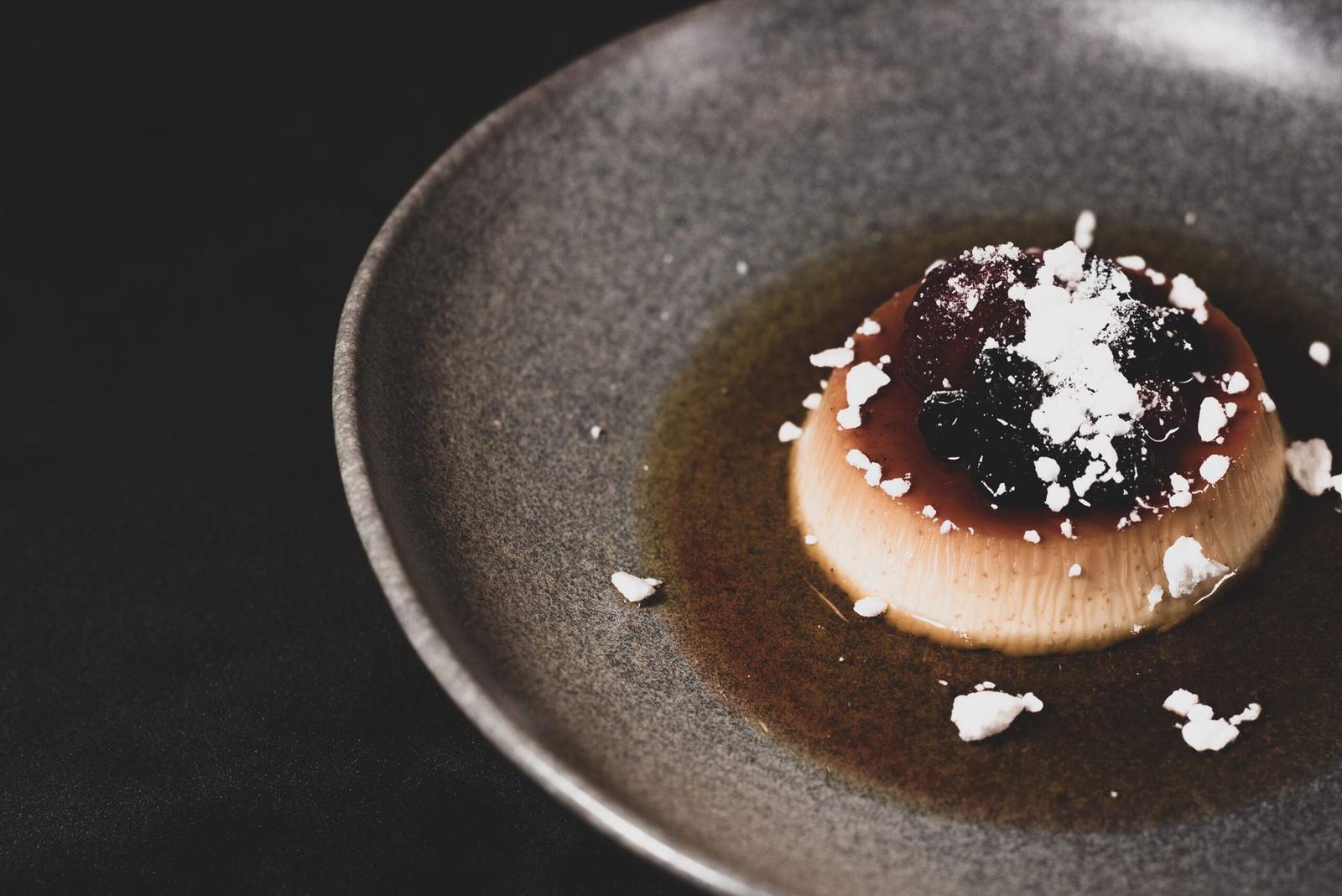 Dessert with berry crumble