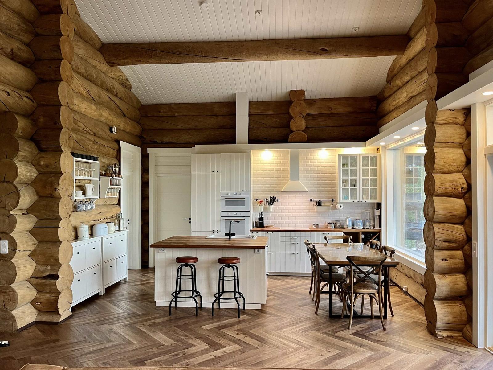 Luxury Log Villa — the kitchen